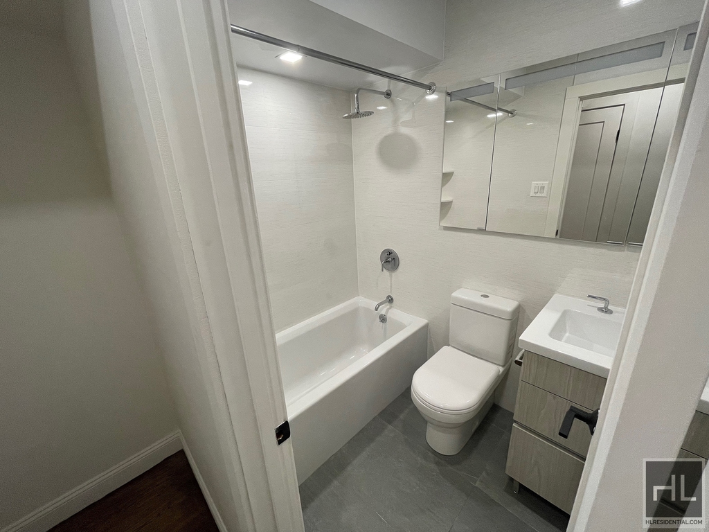 East 80 Street - Photo 8