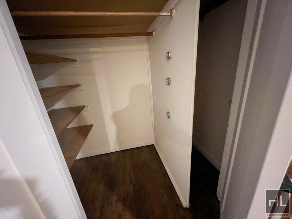 East 80 Street - Photo 7