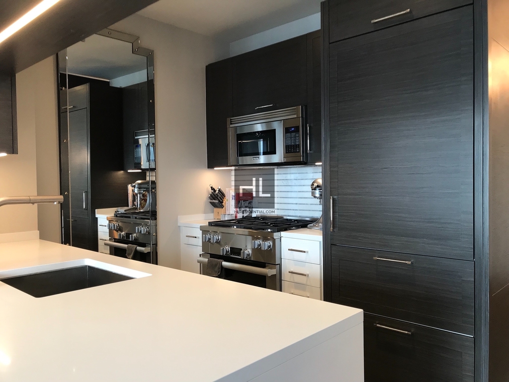10th Avenue - Photo 0