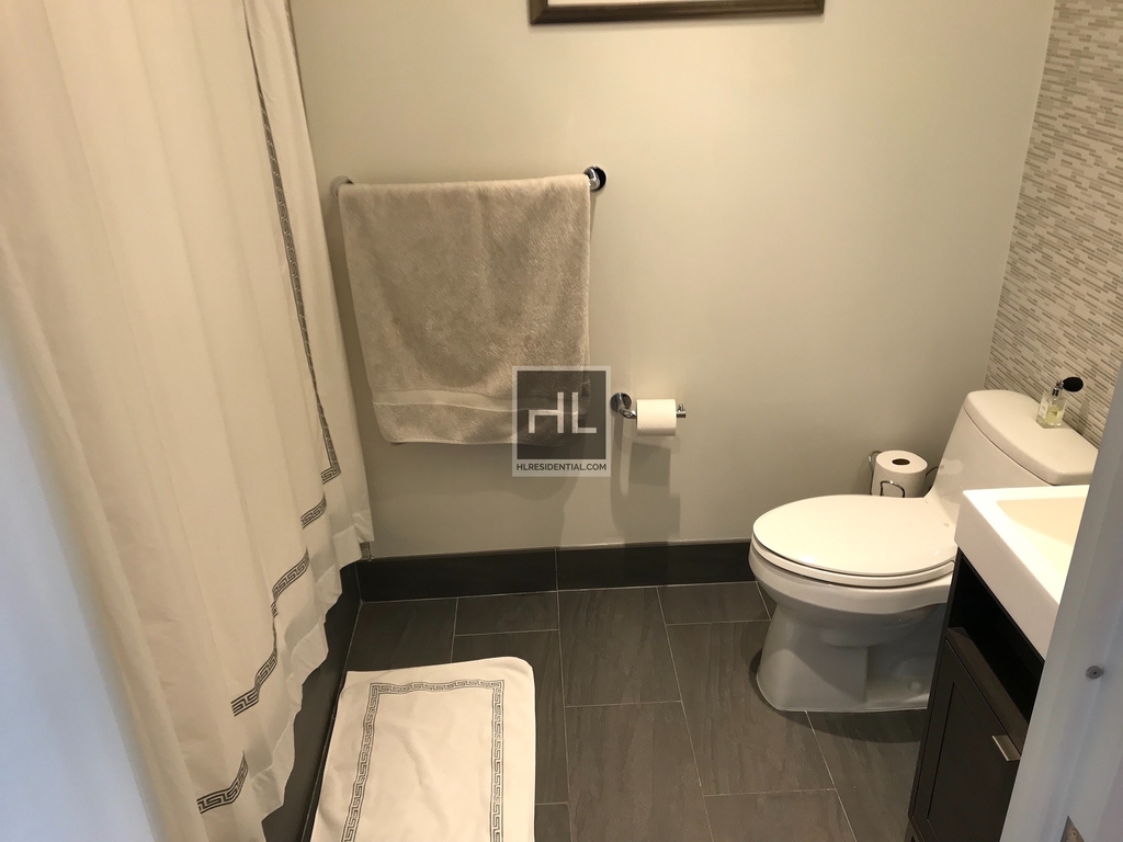 10th Avenue - Photo 4