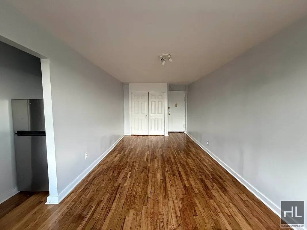 Putnam Avenue - Photo 2