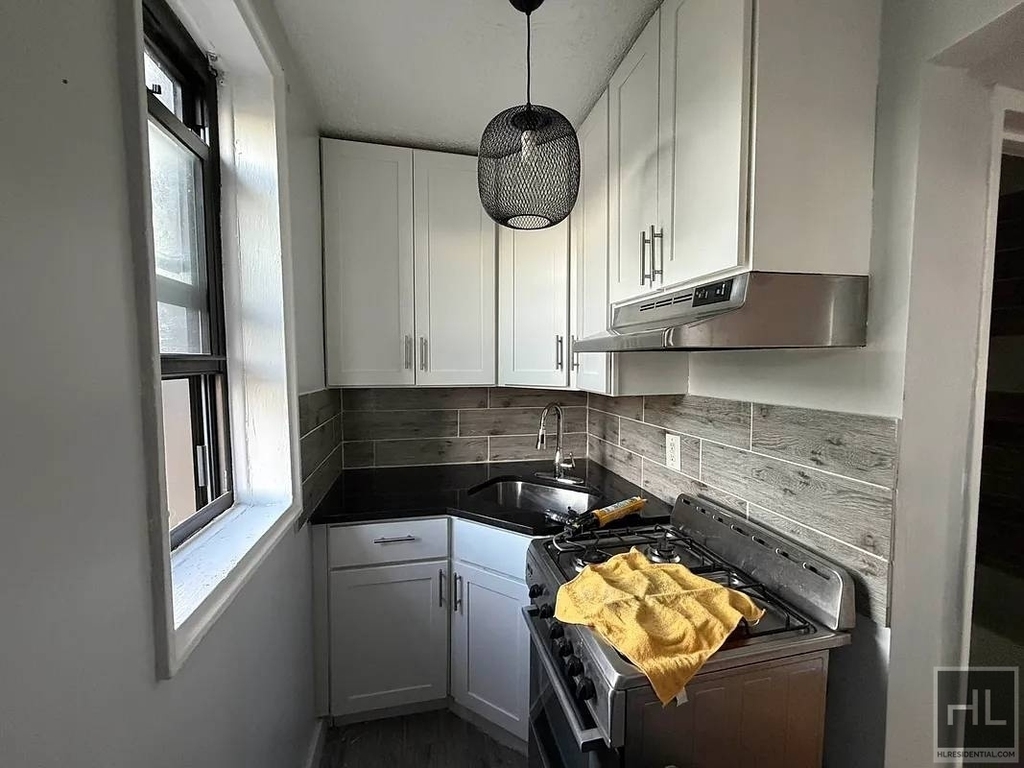 Putnam Avenue - Photo 1