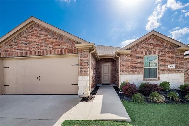 809 Meadow Wood Lane - Photo 0