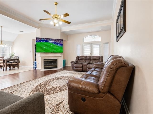 1405 Meadow Drive - Photo 3
