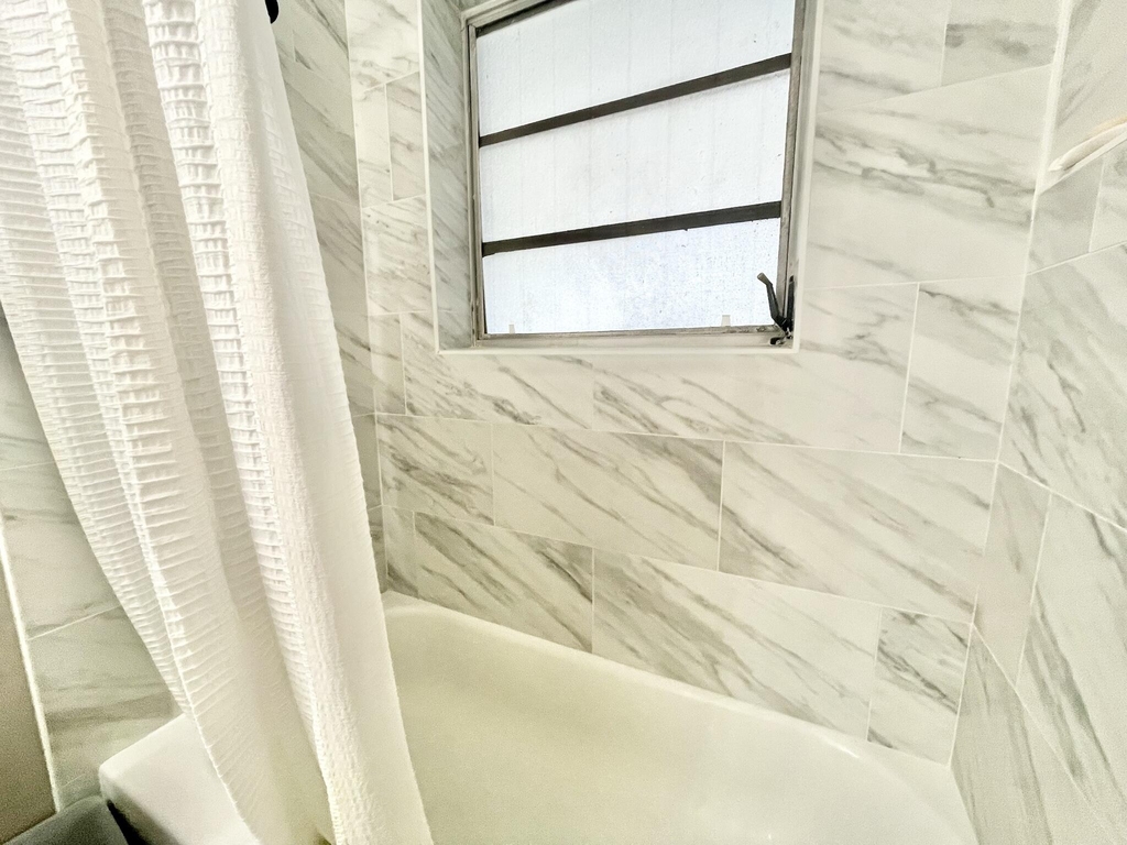 5630 Hollywood Boulevard - Photo 9