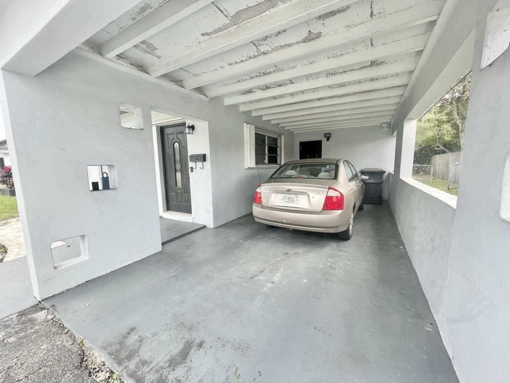 5630 Hollywood Boulevard - Photo 3