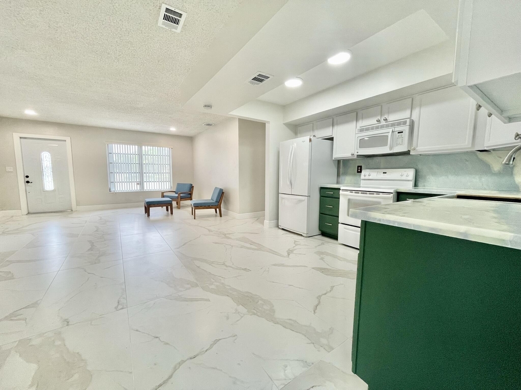 5630 Hollywood Boulevard - Photo 18