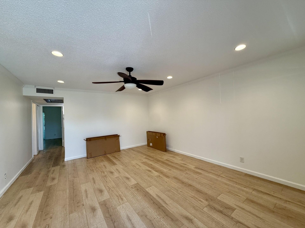 22 Somerset A - Photo 5