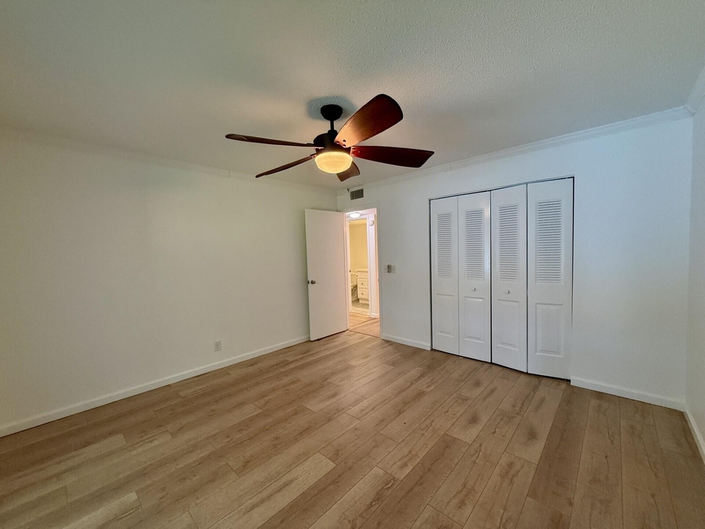 22 Somerset A - Photo 12