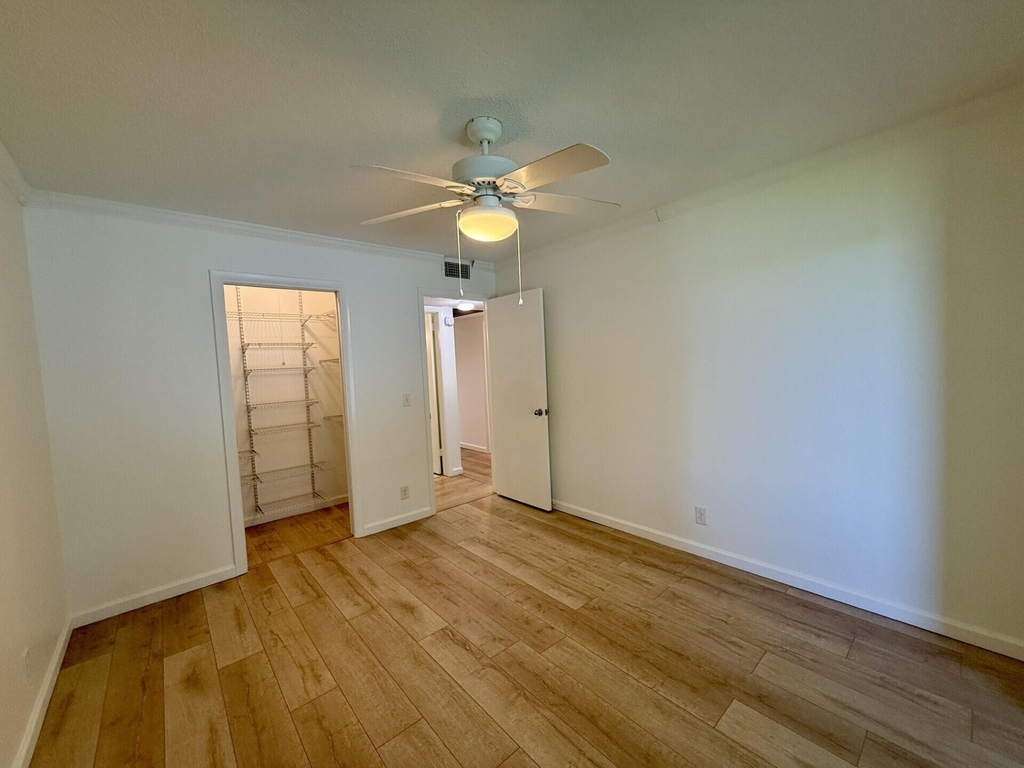 22 Somerset A - Photo 8
