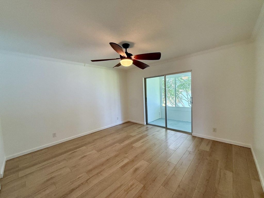 22 Somerset A - Photo 9