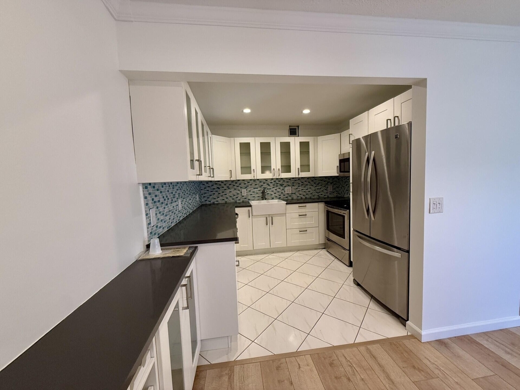 22 Somerset A - Photo 11