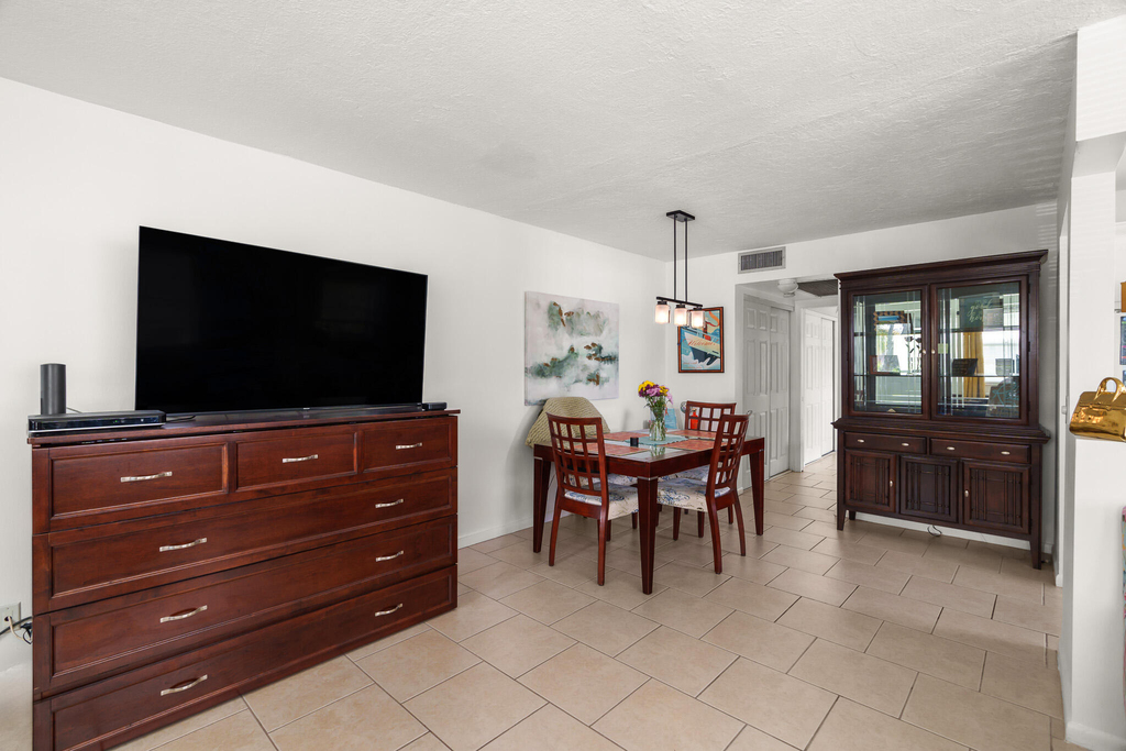 347 Windsor O - Photo 7