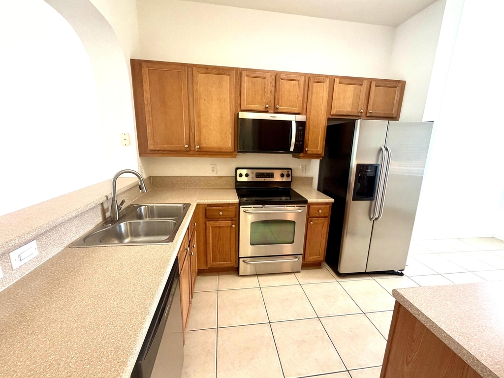 3600 Oaks Clubhouse Drive - Photo 2