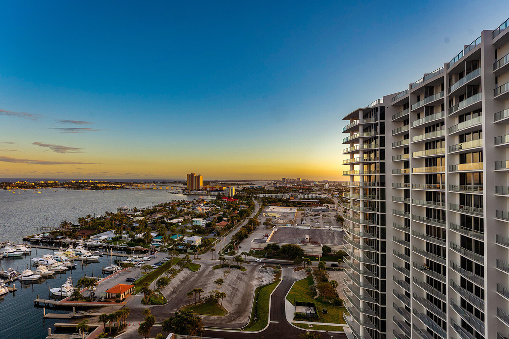 220 Lake Shore Drive - Photo 3
