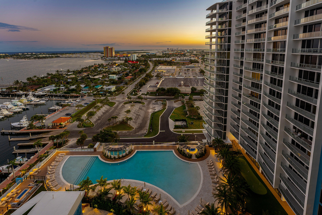 220 Lake Shore Drive - Photo 2