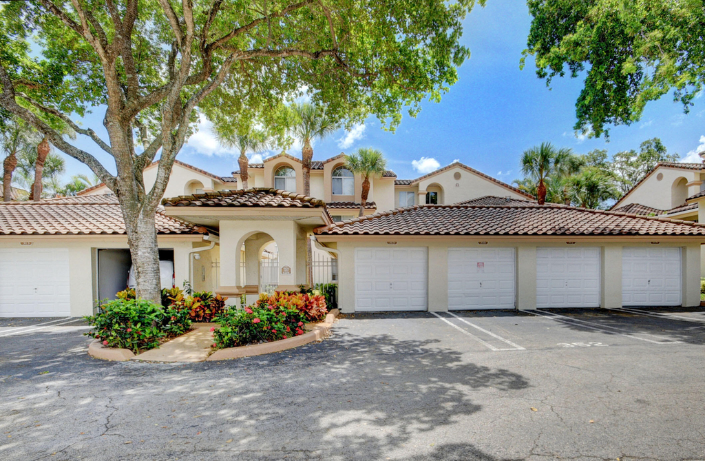9204 Glenmoor Drive - Photo 0