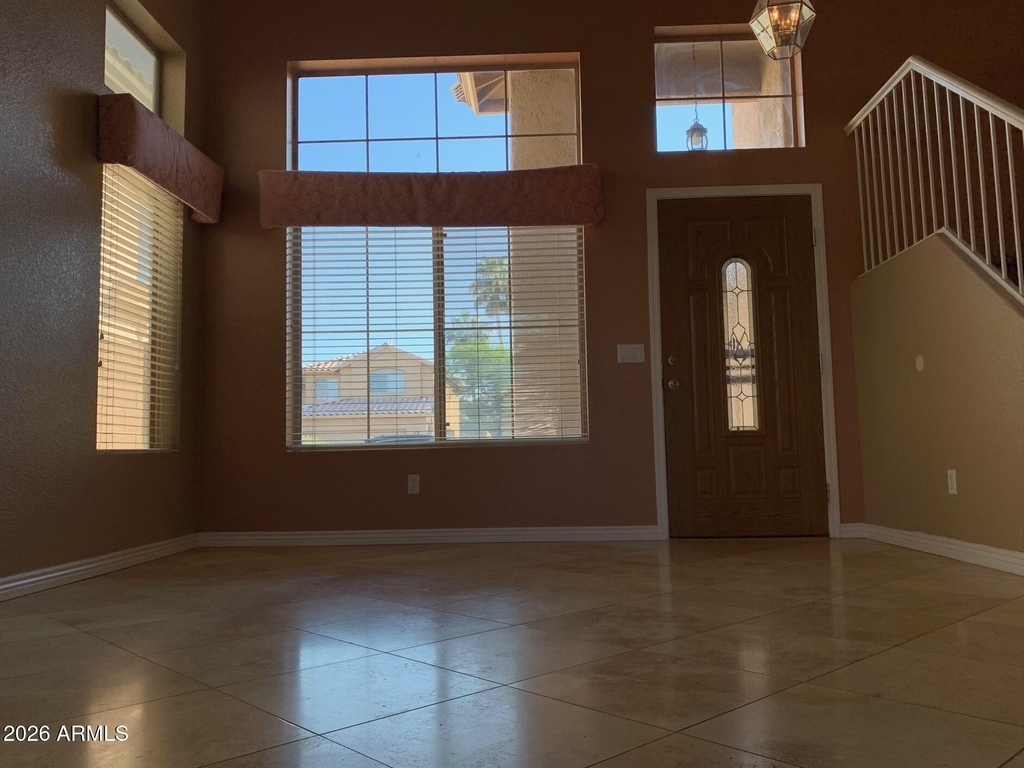 354 W Bolero Drive - Photo 2