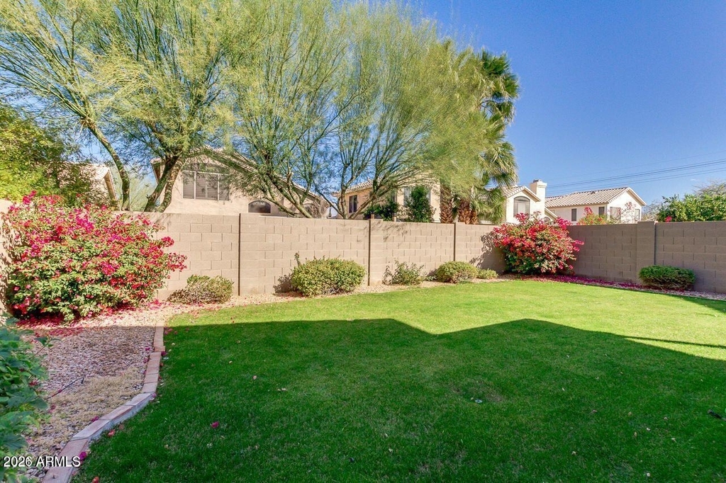 354 W Bolero Drive - Photo 10