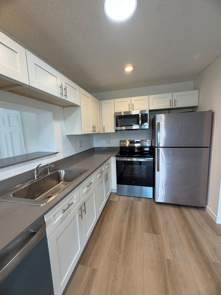 1117 Se 5th Street - Photo 4