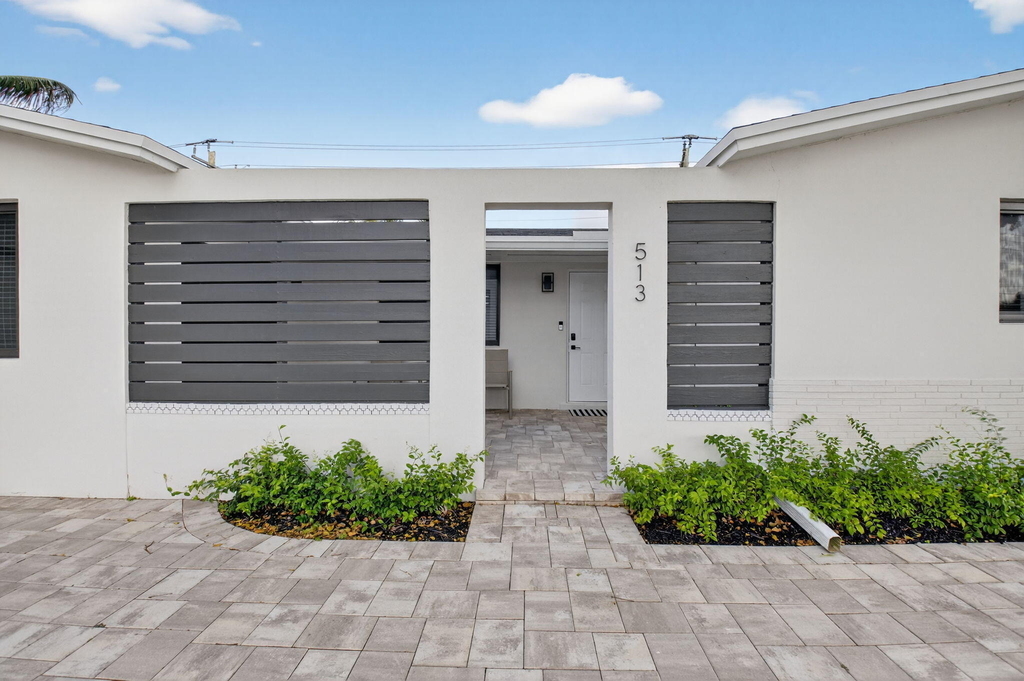 513 Lindell Boulevard - Photo 1