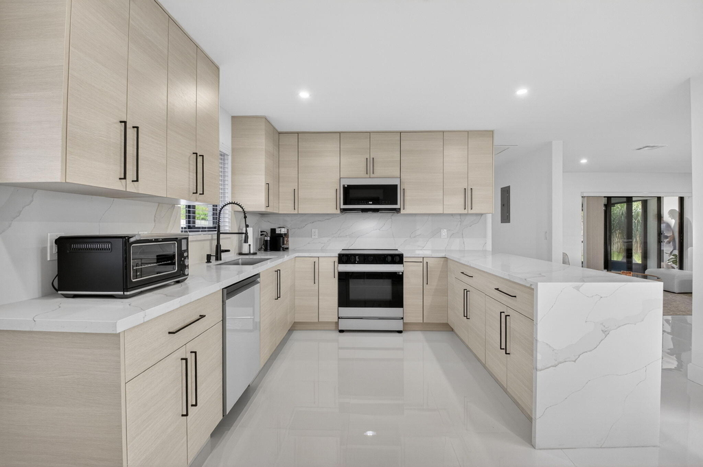 513 Lindell Boulevard - Photo 3