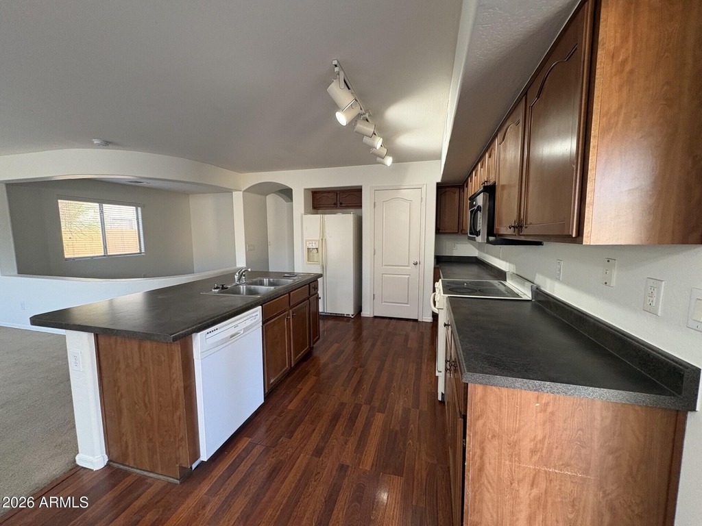 1381 E Laurel Place - Photo 4