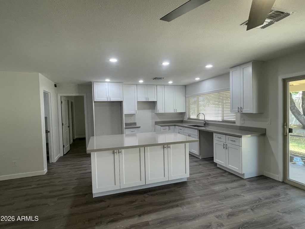 2920 E Michelle Drive - Photo 8