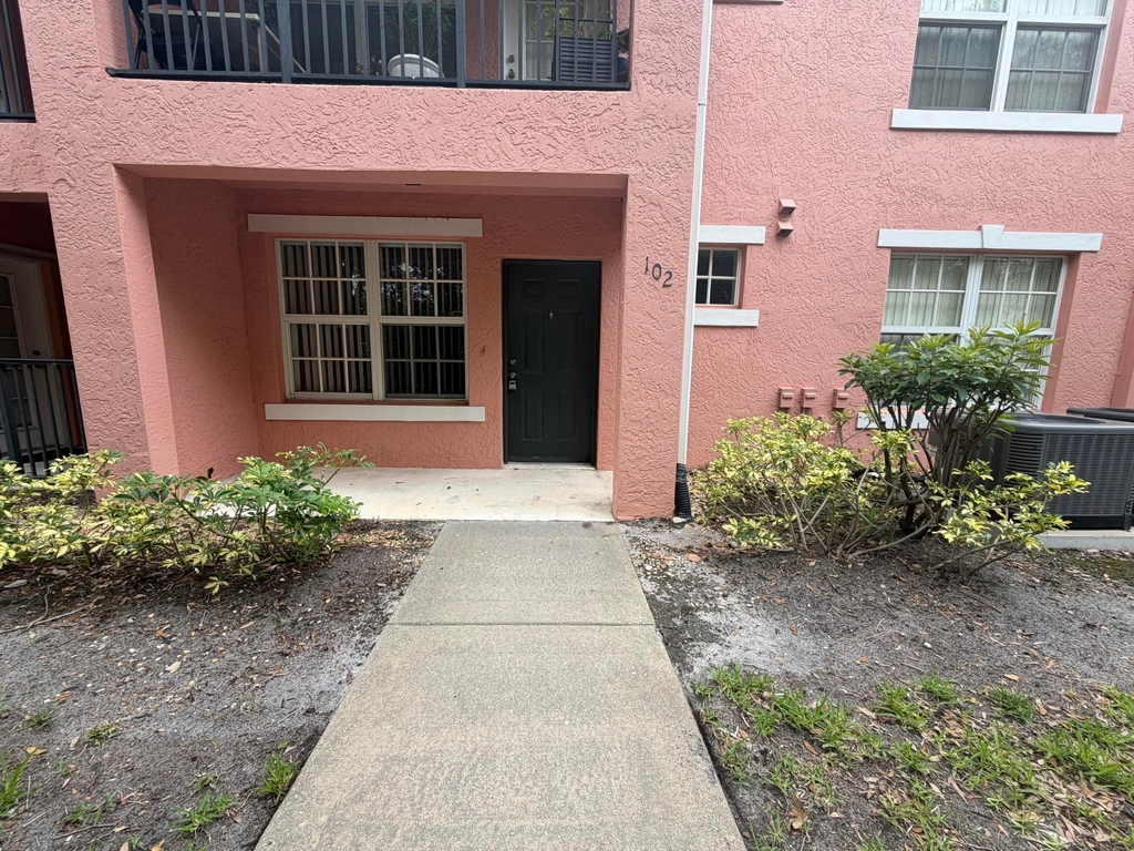 150 Sw Peacock Boulevard - Photo 1