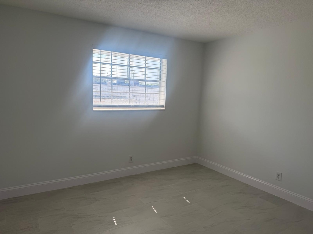 402 Lake Shore Drive - Photo 10