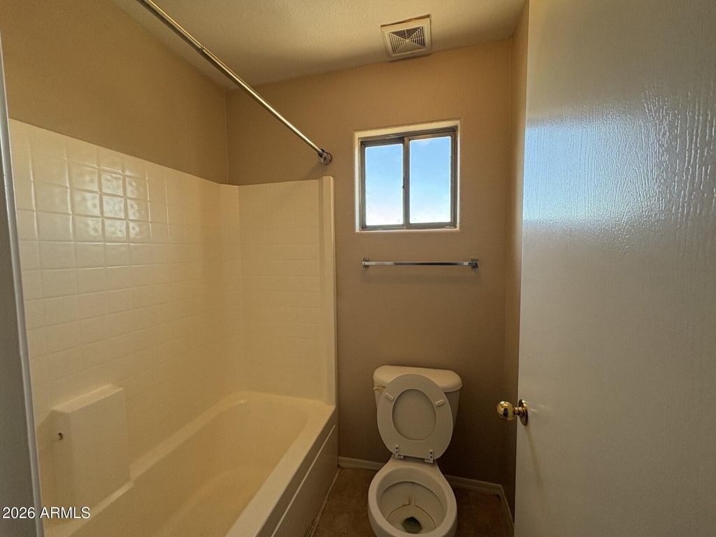 1547 E 10th Street - Photo 17