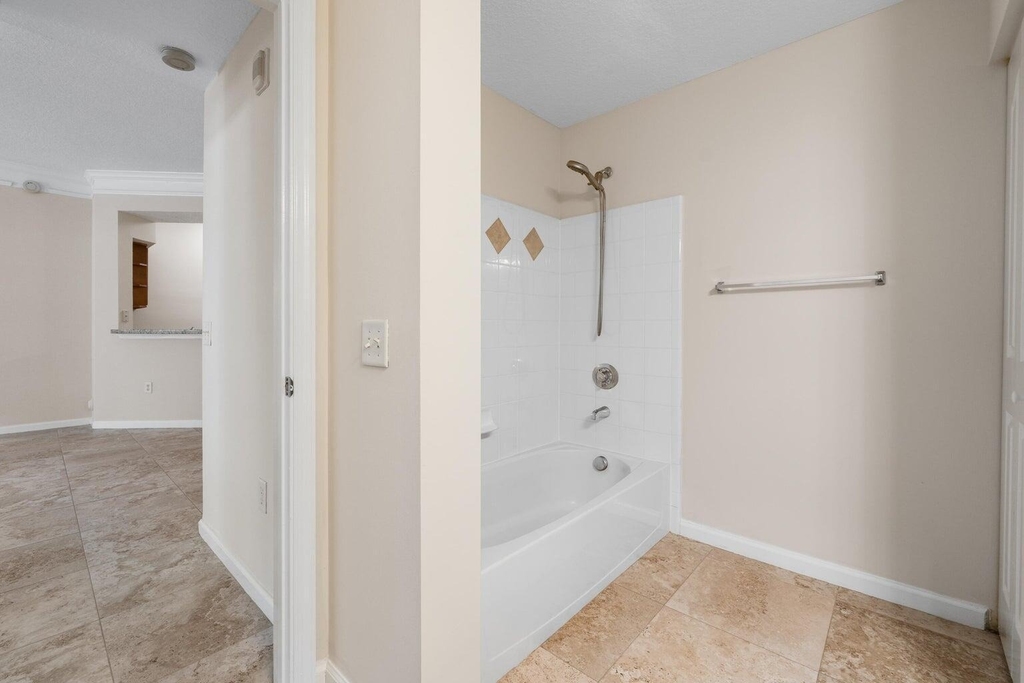 9901 Baywinds - Photo 11