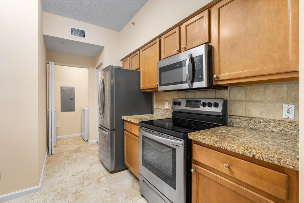 9901 Baywinds - Photo 3
