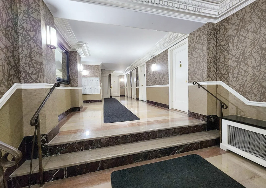 156 East 37th Street - Photo 6