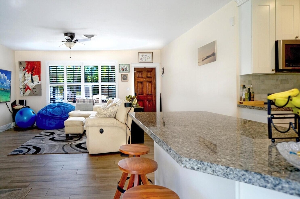 2031 Pleasant Drive - Photo 11