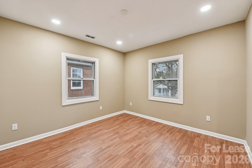 209 W Marsh Street - Photo 20