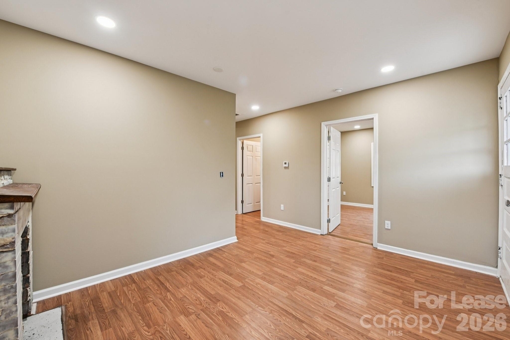 209 W Marsh Street - Photo 17
