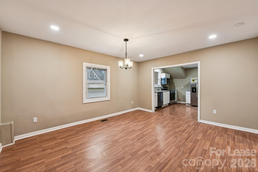 209 W Marsh Street - Photo 11