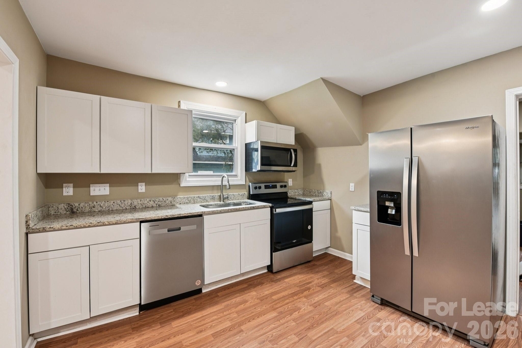 209 W Marsh Street - Photo 8