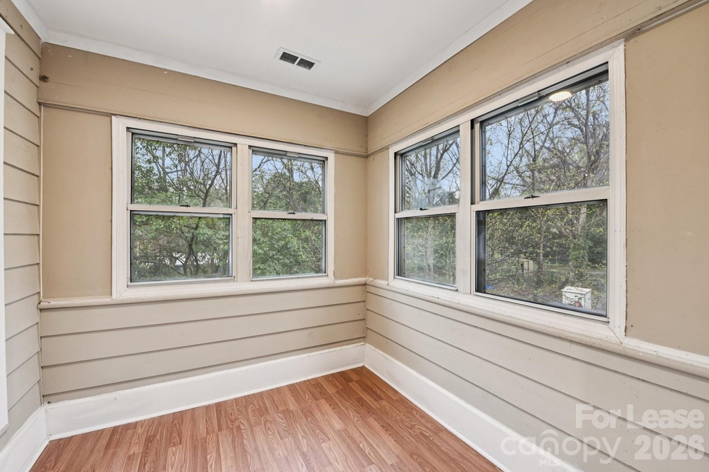 209 W Marsh Street - Photo 28