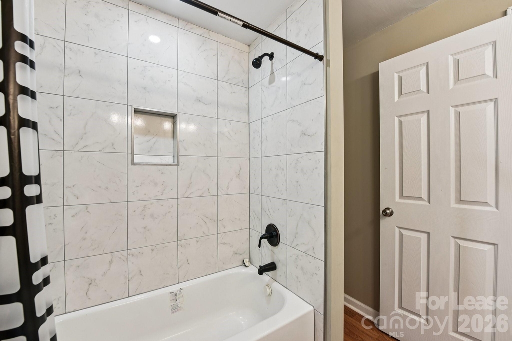 209 W Marsh Street - Photo 14