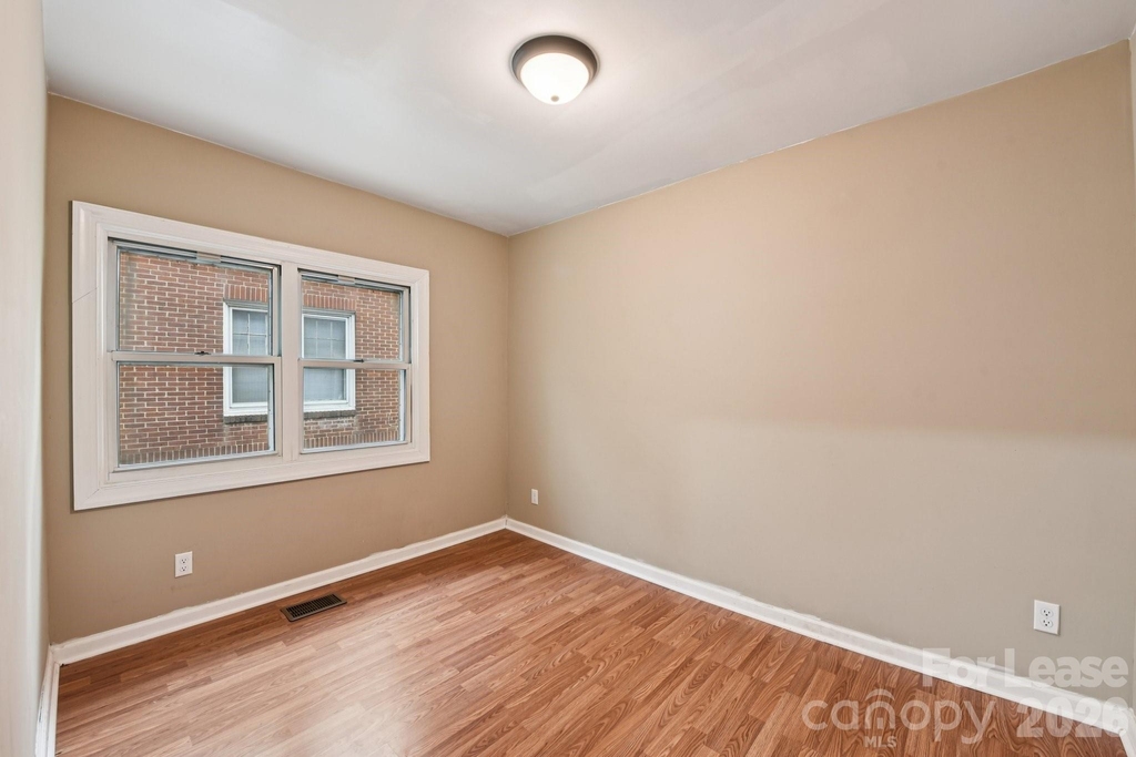 209 W Marsh Street - Photo 12