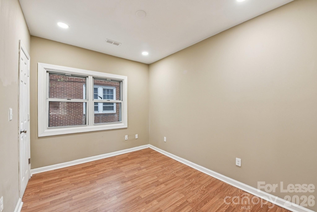 209 W Marsh Street - Photo 22
