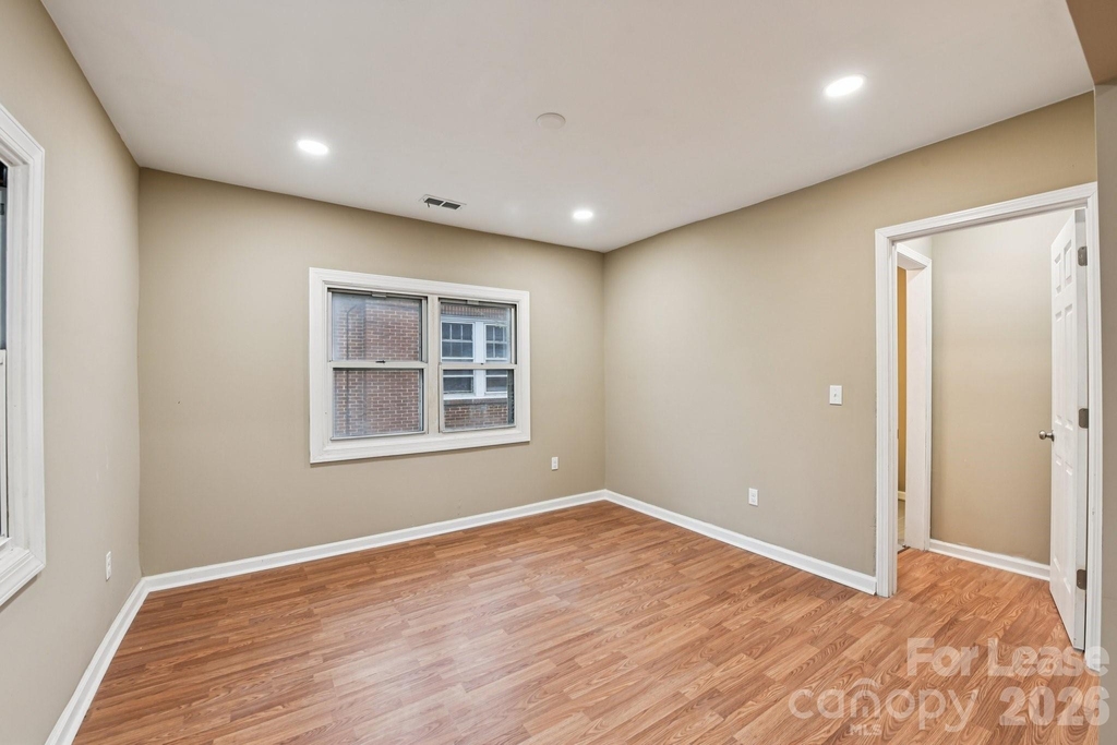 209 W Marsh Street - Photo 24