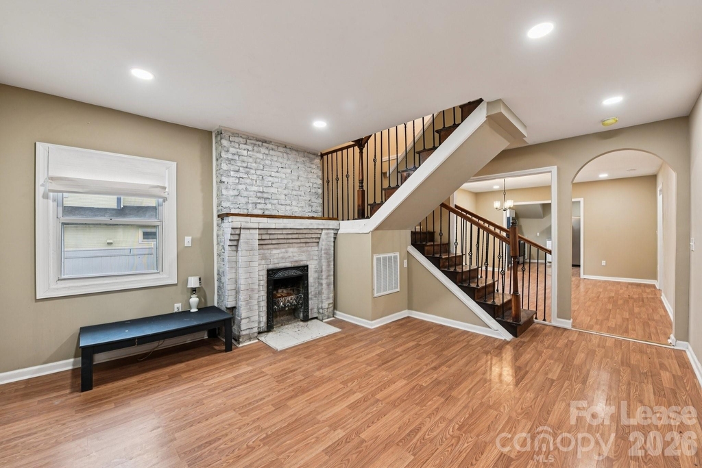 209 W Marsh Street - Photo 6