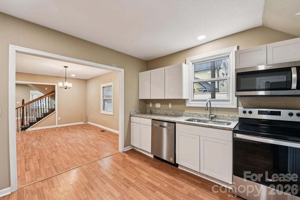 209 W Marsh Street - Photo 7