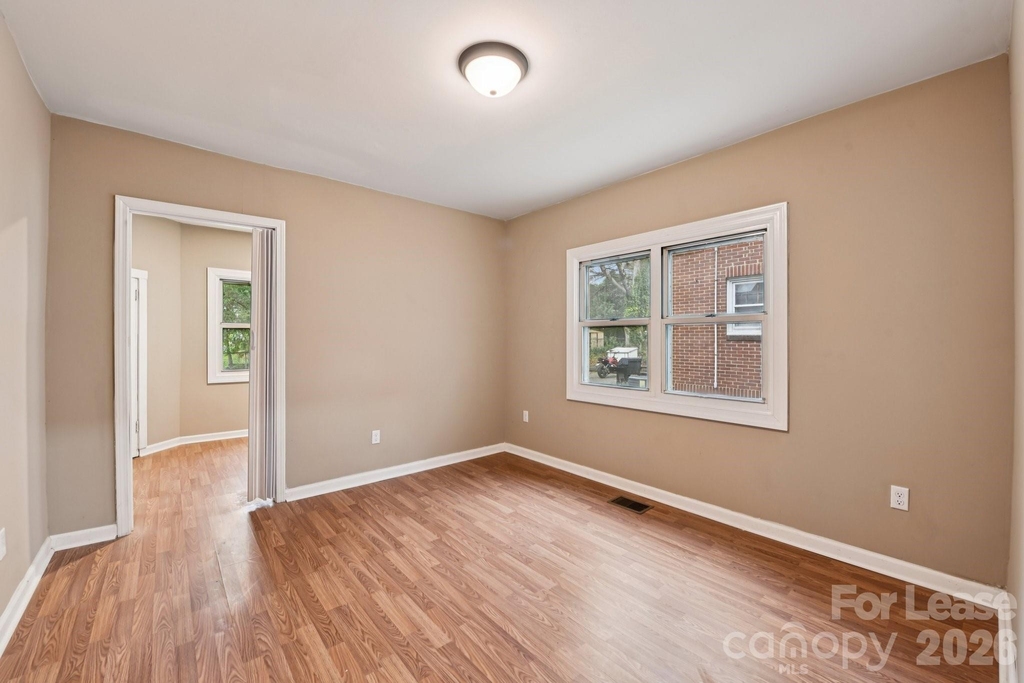 209 W Marsh Street - Photo 15
