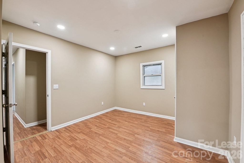 209 W Marsh Street - Photo 25