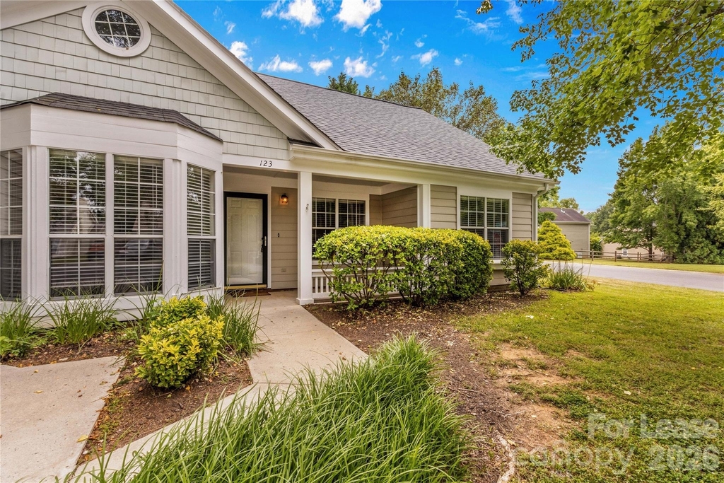 123 Meadow Lilly Court - Photo 0