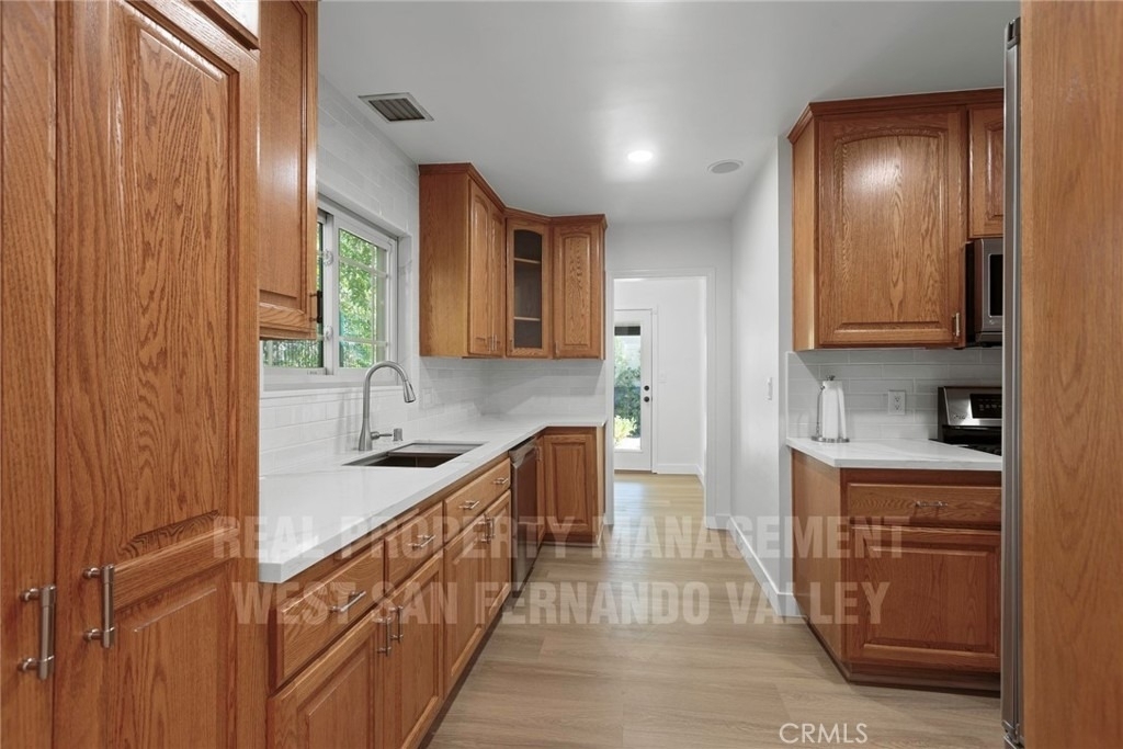 12920 Aetna St. - Photo 11